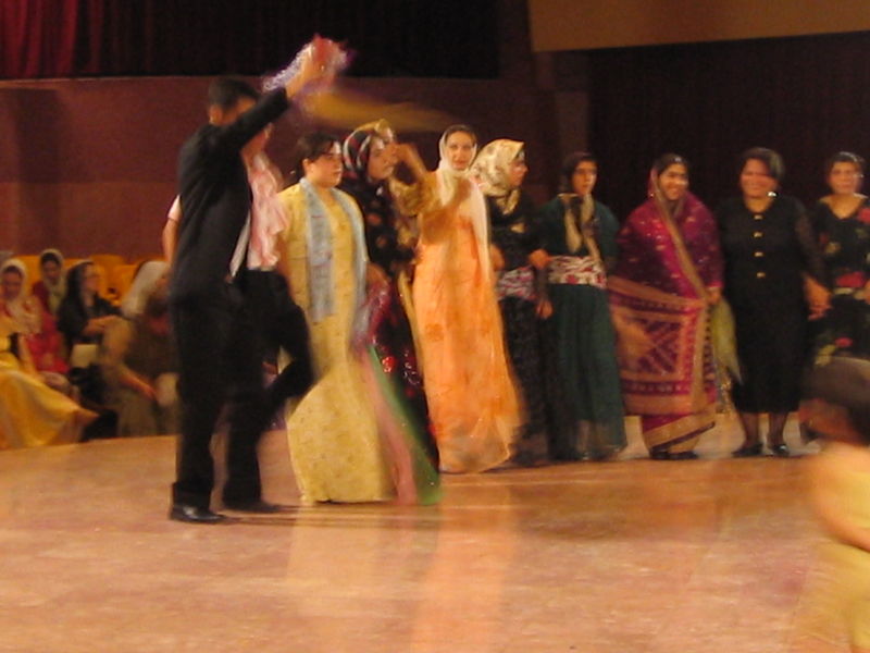 800px-kurd_dance_-_wedding_-_sanandaj.jpg